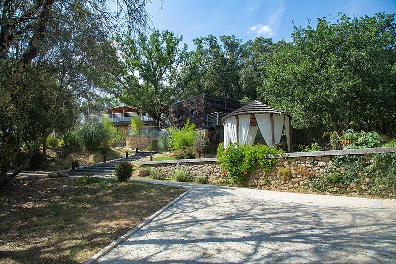 espace détente dans le camping de luxe en Ardèche le Domaine de Sévenier