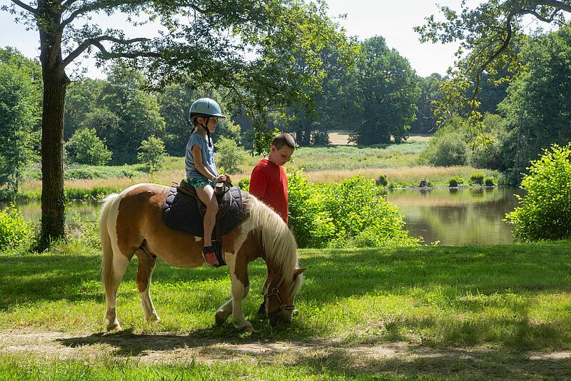 balade en poney au centre équestre du camping la Garangeoire