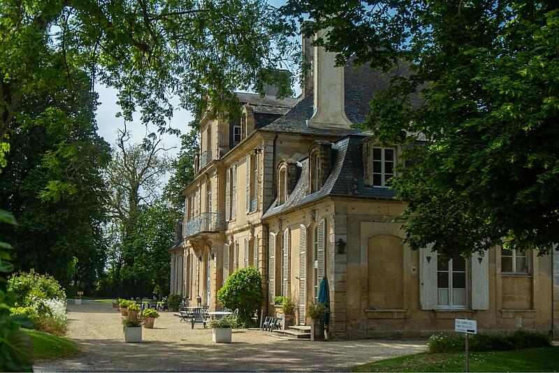 façade du château de martragny en normandie
