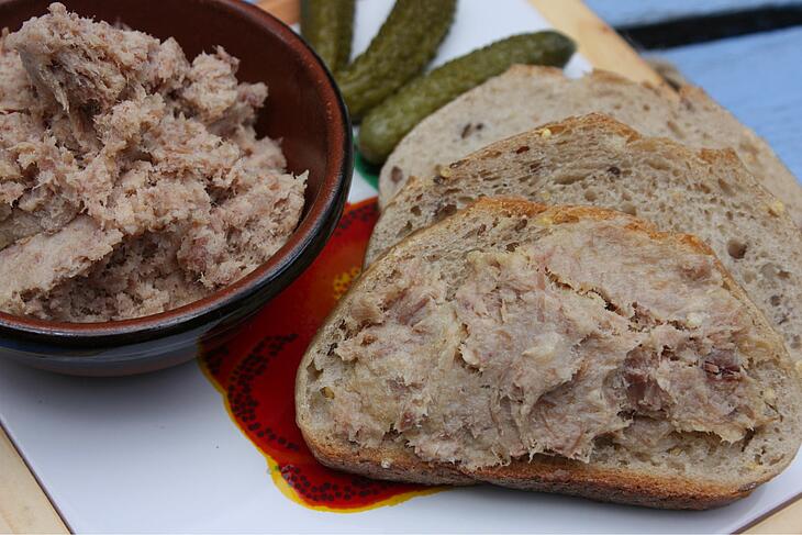 Un plat de rillettes du Mans