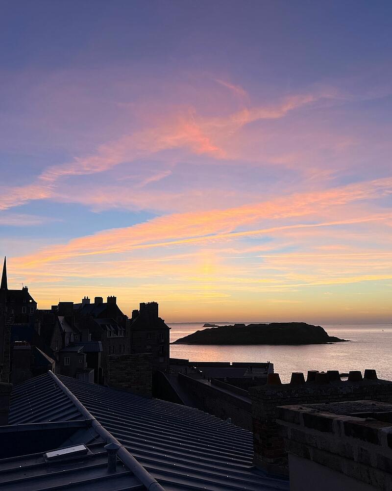 Sunset over the sea in Saint-Malo near Les Castels estate campsites