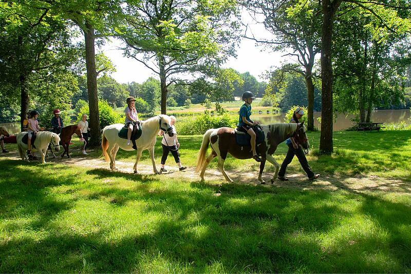 le centre équestre dans le camping la Garangeoire