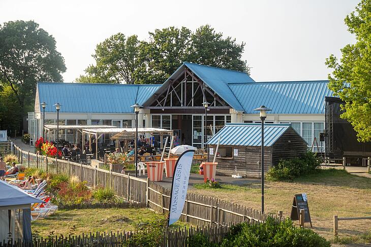 Bâtiments du camping de luxe le Parc de Fierbois
