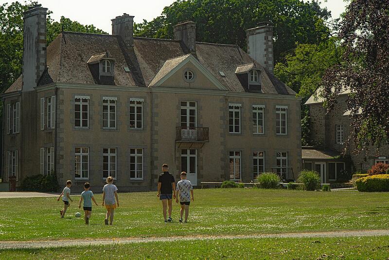 un camping de luxe avec golf