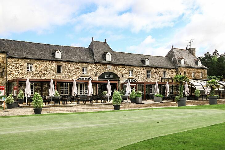 vue de la façade du Domaine des Ormes, en Bretagne