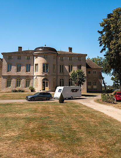 Château de l’Épervière : l’histoire d’un domaine bourguignon devenu camping