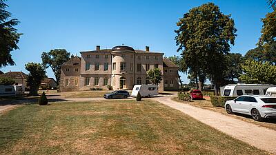Château de l’Épervière : l’histoire d’un domaine bourguignon devenu camping