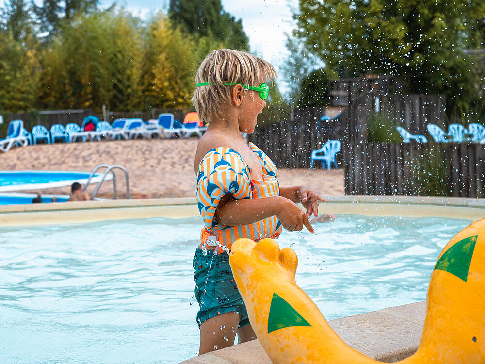 Camping Castel Camping Les Bois du Bardelet GIEN Centre-Val de Loire 2