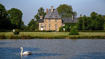 Recette : le homard grillé au brasero et sabayon aux algues du Domaine des Ormes