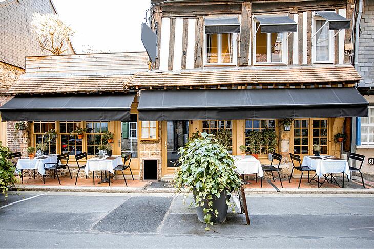 devanture d'une boutique dans le vieux honfleur