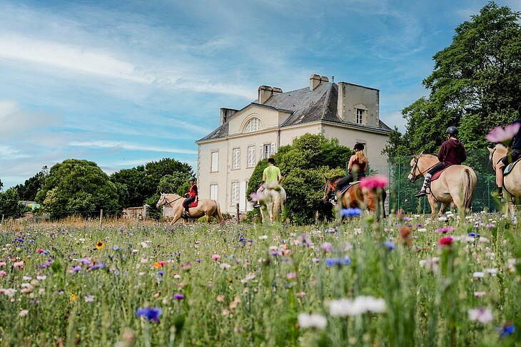 façade du château de la garangeoire, camping de luxe