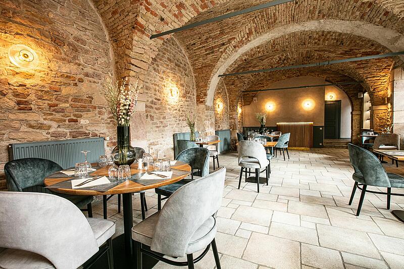 Un restaurant dans un camping haut de gamme